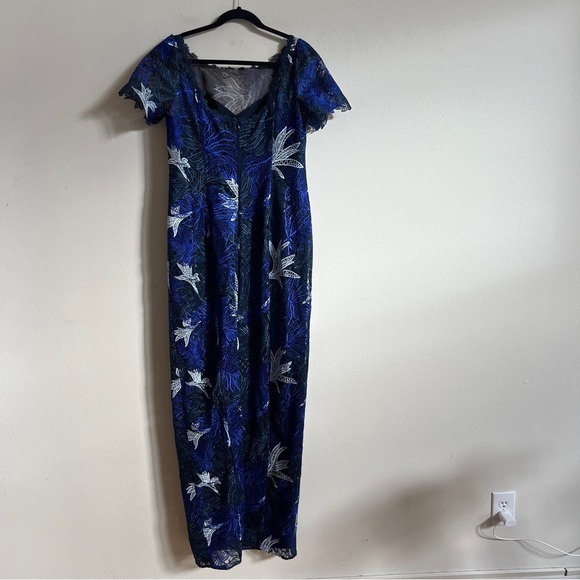 MARCHESA Norte Lace Short Sleeve Lace Column Gown - Picture 9 of 9